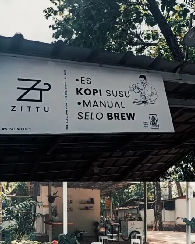 Papan nama kedai ZITTU: Es Kopi Susu, Manual Selo Brew
